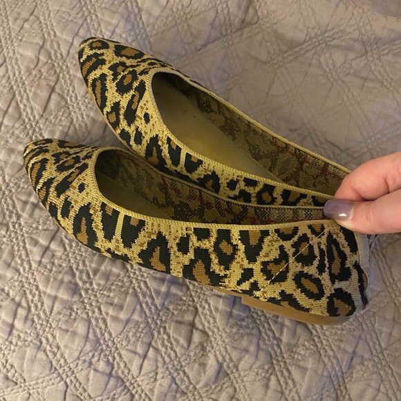 Leopard Print Pointed Toe Flats - Picture 1 of 3